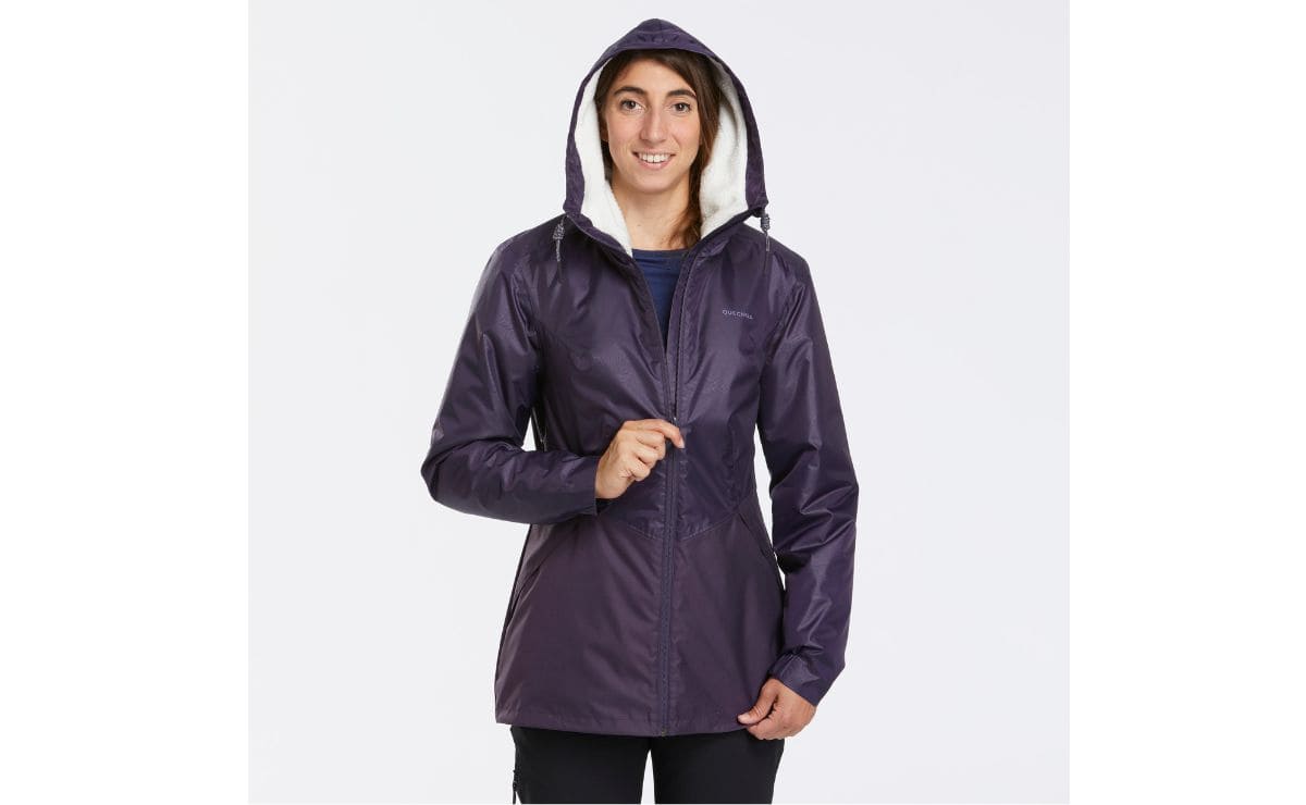 Decathlon tiene el abrigo de montaña y nieve impermeable que no te quitarás  en todo el invierno