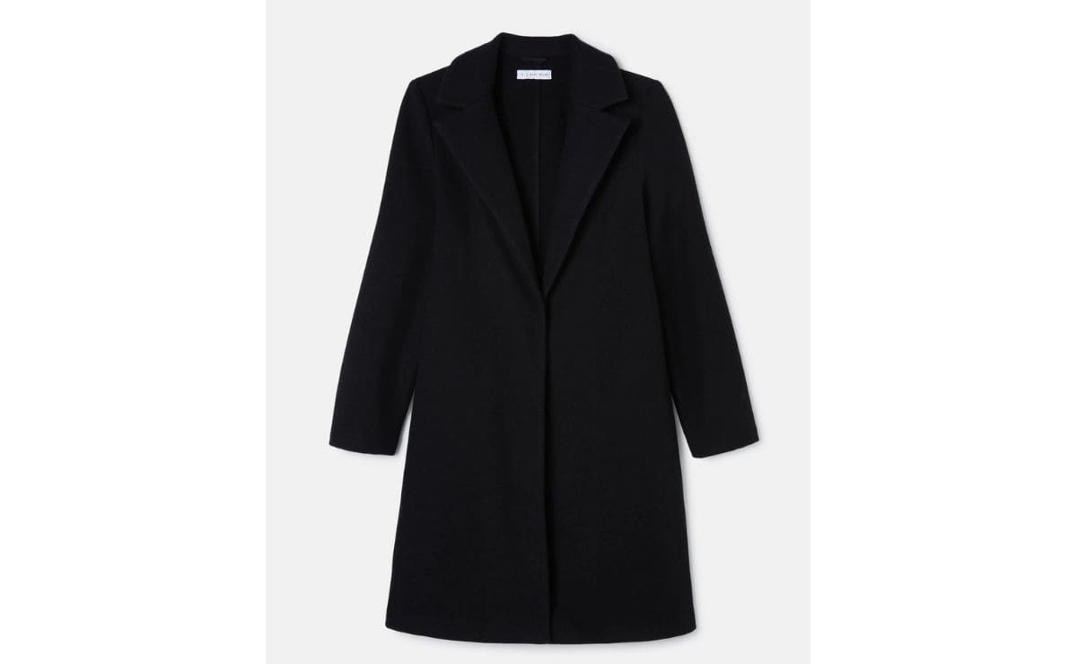 El abrigo negro más elegante de El Corte Inglés ahora con descuento