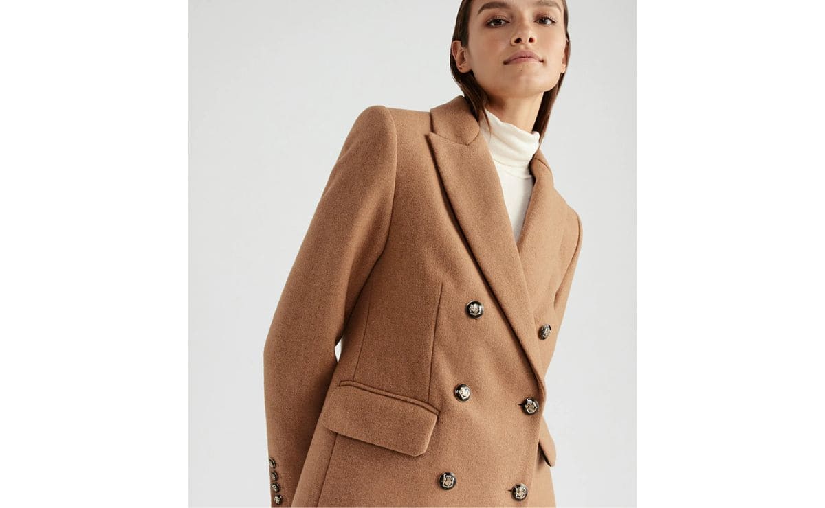 El abrigo más vendido en rebajas de El Corte Inglés disponible en la web