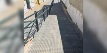 Nuevas rampas para mejorar la accesibilidad de Las 300, en Cáceres