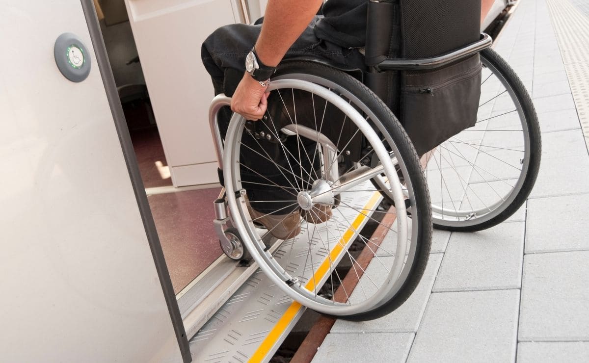 accesibilidad discapacidad silla de ruedas tren