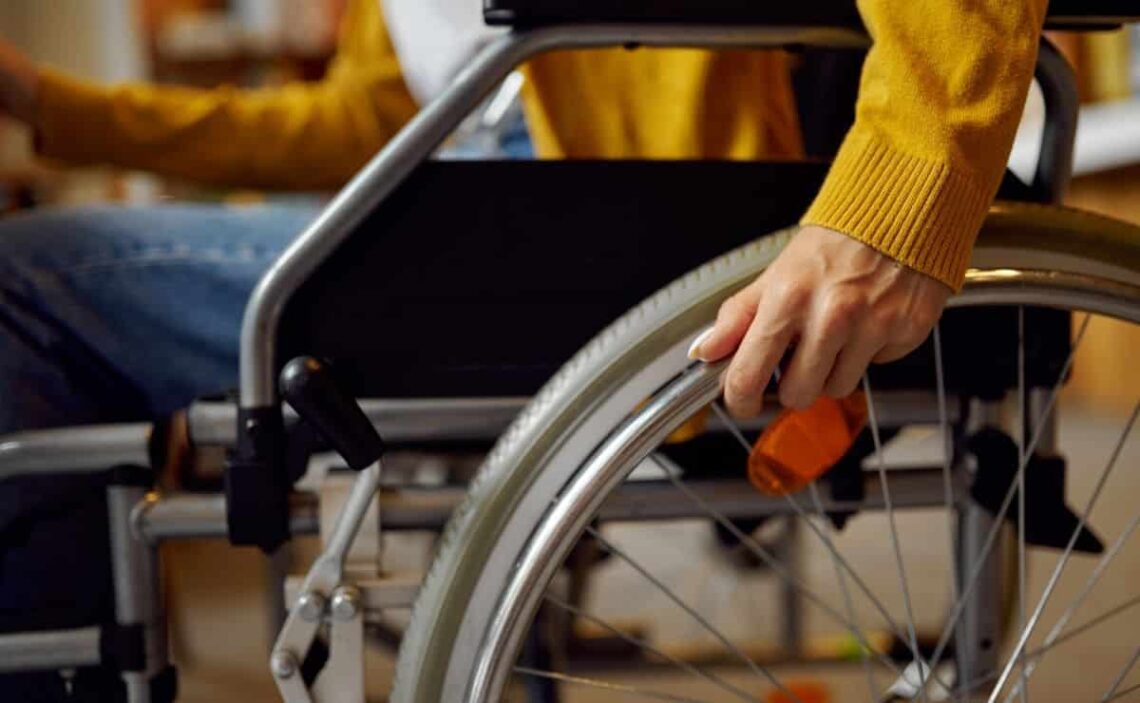 El BOE publica la normativa que garantiza la accesibilidad de las personas con discapacidad
