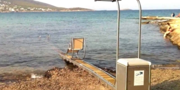 "Seatrac" una silla solar para entrar y salir del mar de manera autónoma