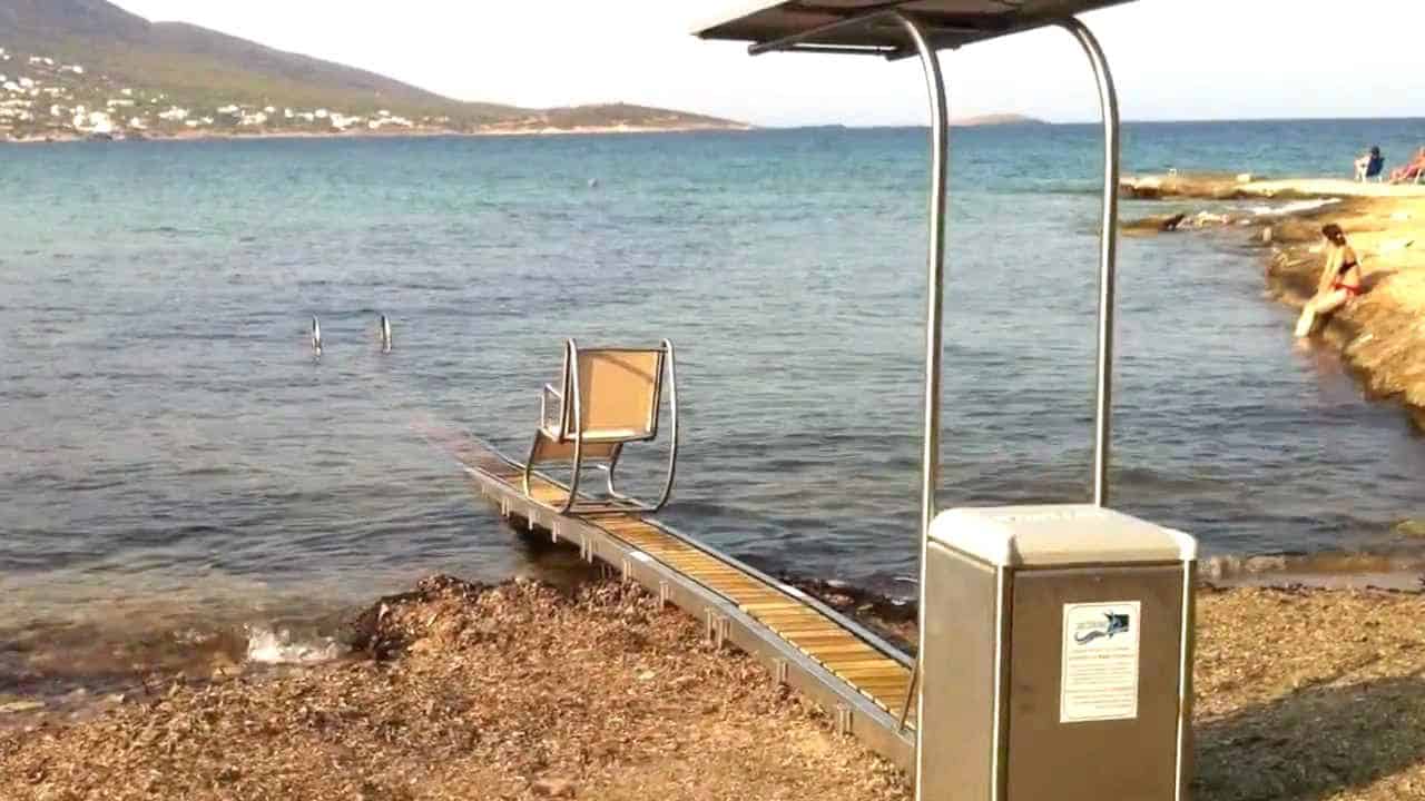 "Seatrac" una silla solar para entrar y salir del mar de manera autónoma