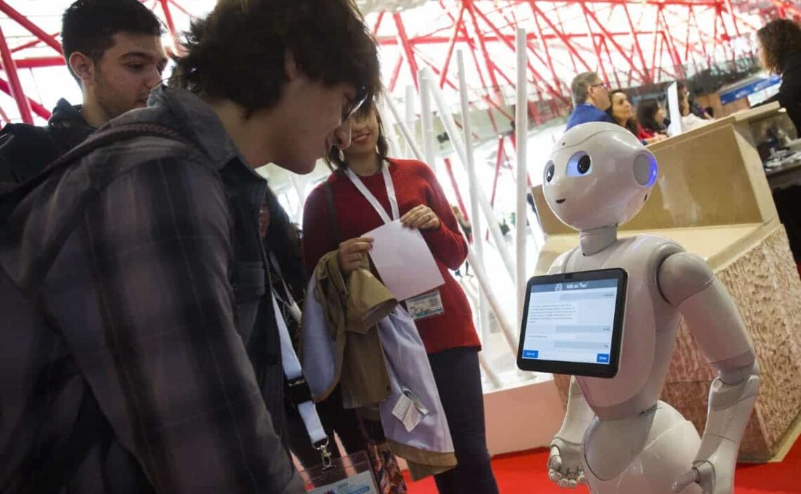 AccessRobot es un robot asistencial diseñado para la mejora de la calidad de vida de las personas con discapacidad