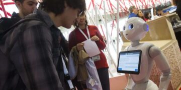AccessRobot es un robot asistencial diseñado para la mejora de la calidad de vida de las personas con discapacidad