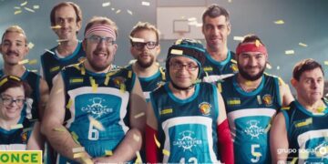 Actores de Campeones durante el anuncio de la ONCE