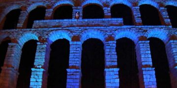 acueducto de Segovia azul autismo