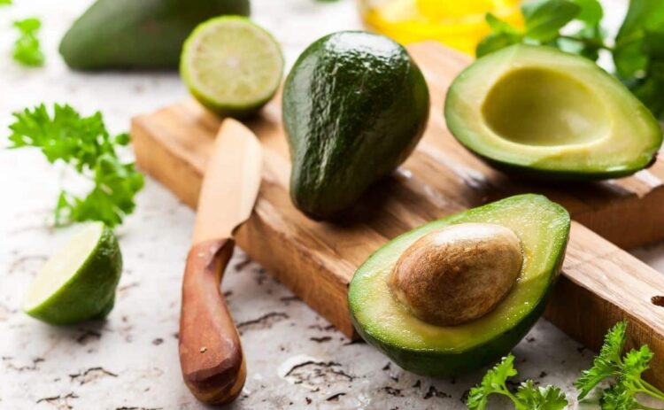 aguacate alimento cena vitaminas proteínas dieta salud agua