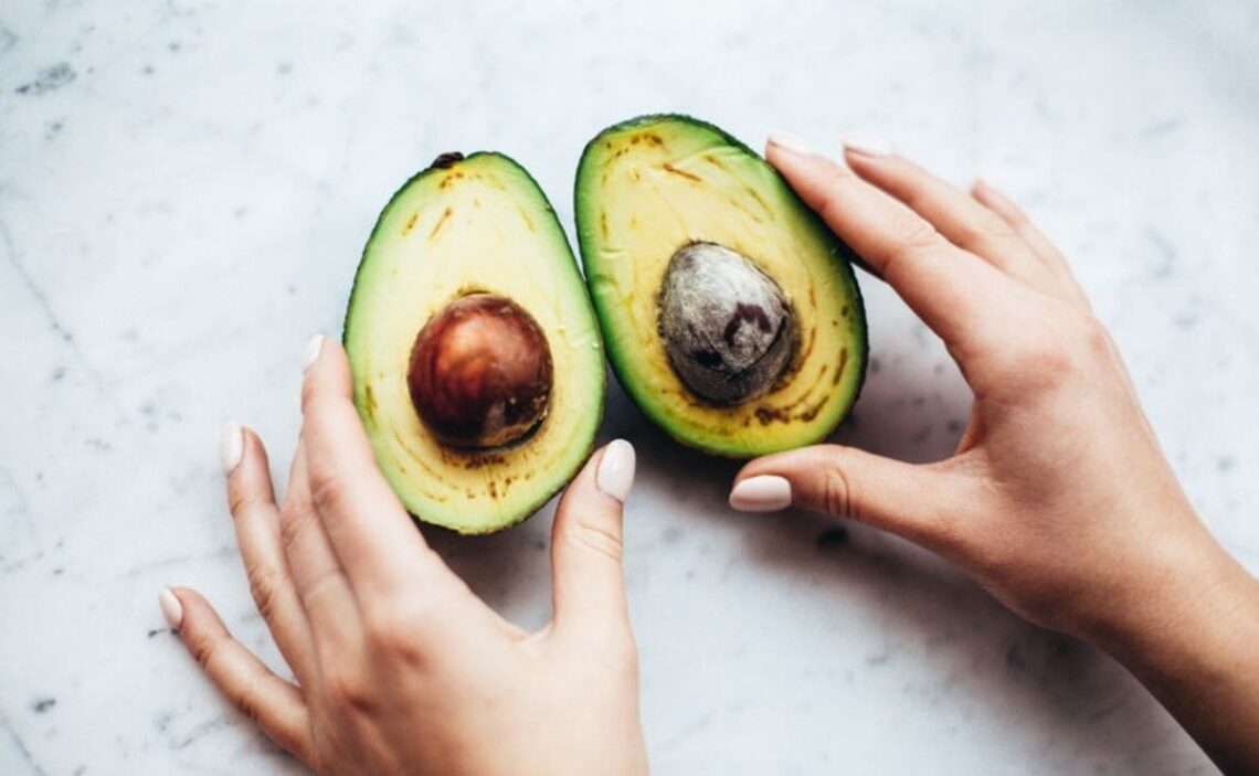 Cuidado con las manchas negras del aguacate