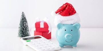 Cómo ahorrar dinero en la factura de la luz en Navidad