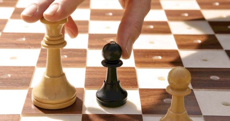 Tablero y fichas ajedrez adaptados para las personas con discapacidad visual