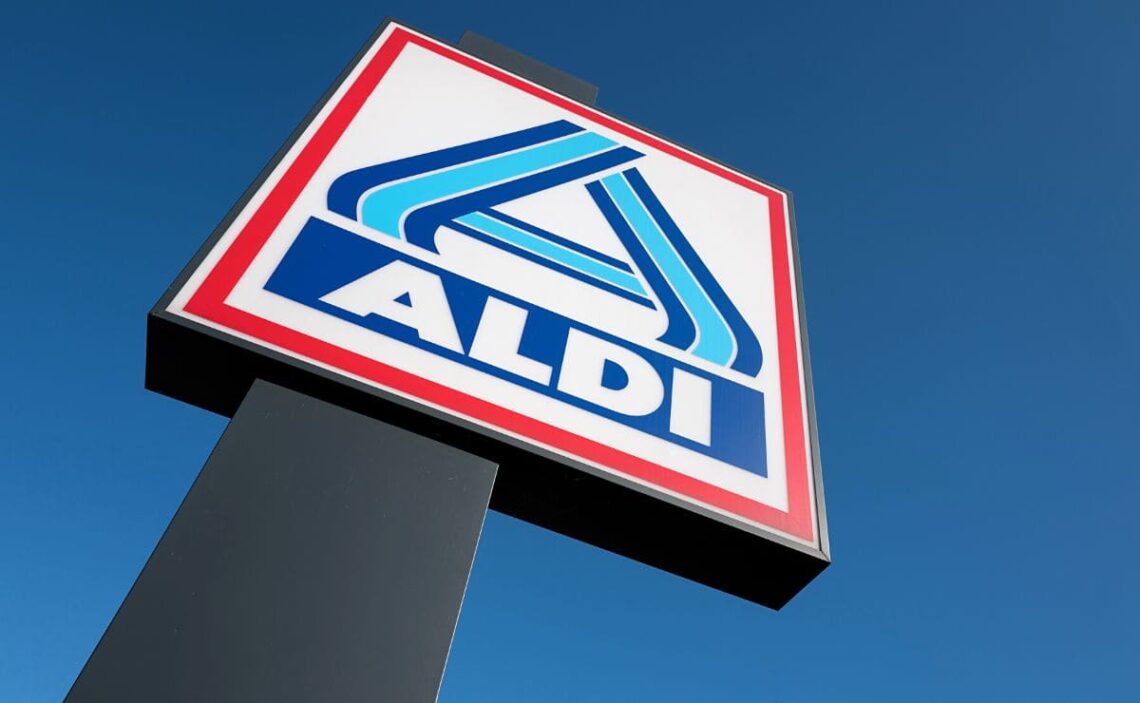 El carrito para la colada de Aldi moderno y minimalista a precio de chollo