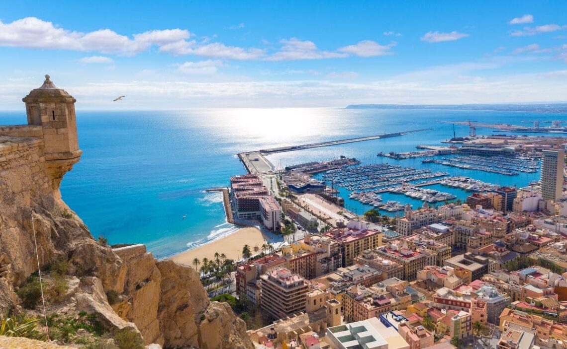 Alicante, uno de los destinos que se incluyen en la oferta de turismo del IMSERSO