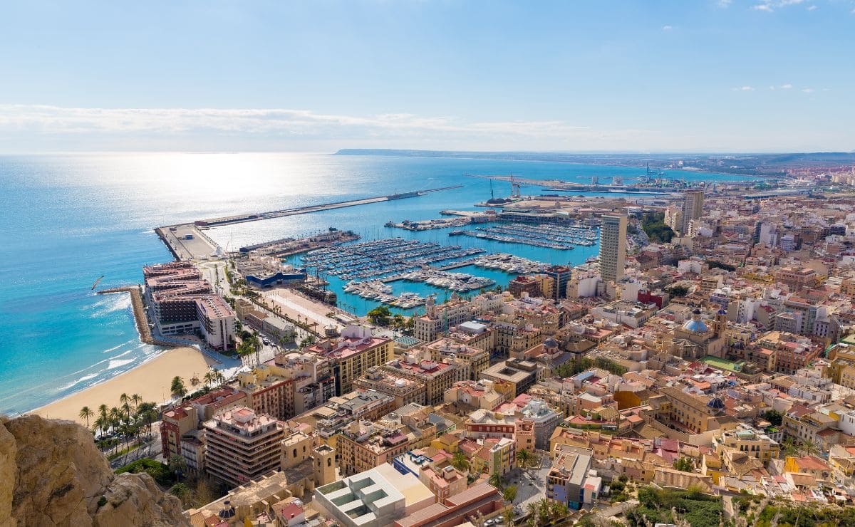 Alicante, una ciudad que incluye Viajes El Corte Inglés en su itinerario