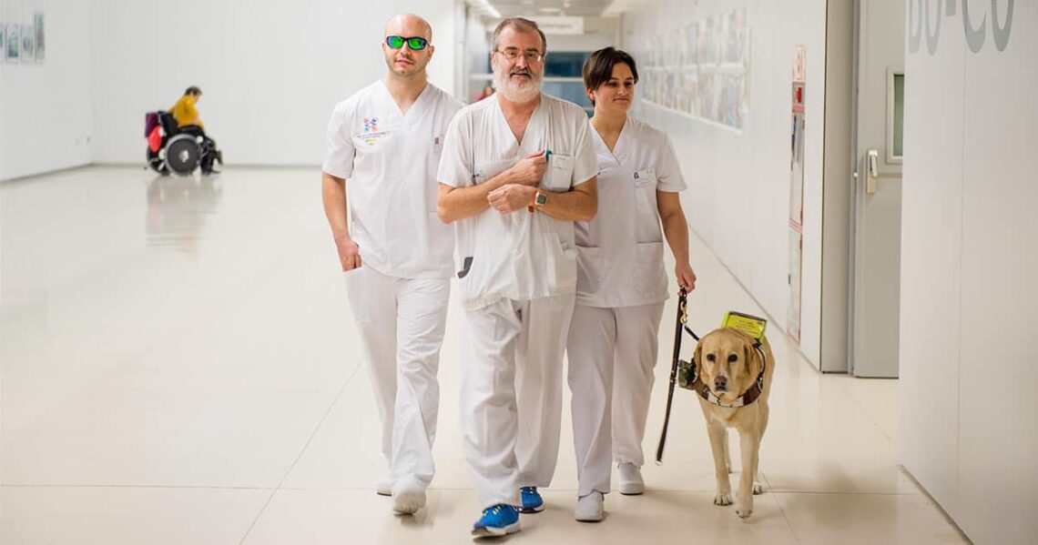 Alumnos ciegos Hospital Nacional de Parapléjicos. Foto: EP