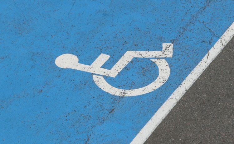 Aparcamiento reservados para las personas con movilidad reducida