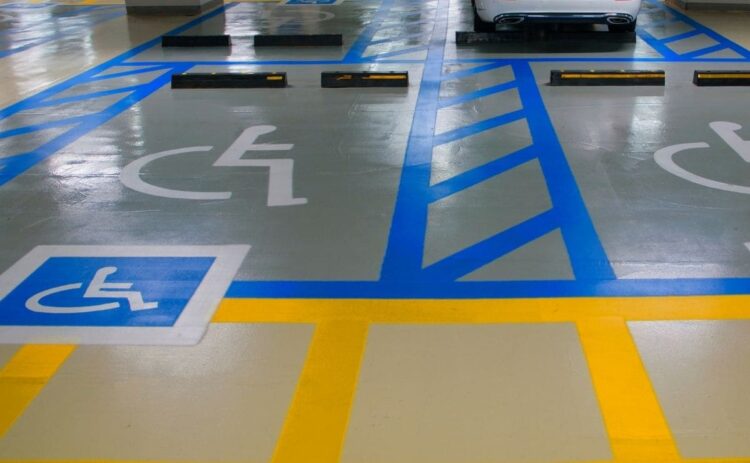 aparcamiento reservado para plaza PMR discapacidad
