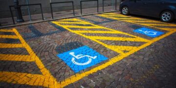 Aparcamiento reservado para persona con movilidad reducida o discapacidad