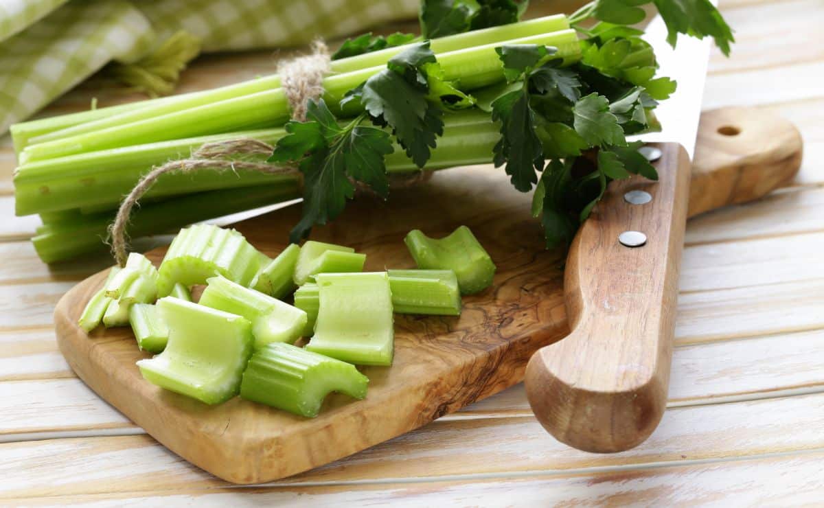 apio remedio natural hortaliza verdura nutriente sistema inmune alimento