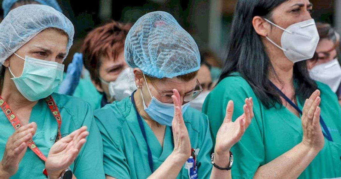 Enfermeras aplaudiendo durante la crisis sanitaria del coronavirus o Covid-19