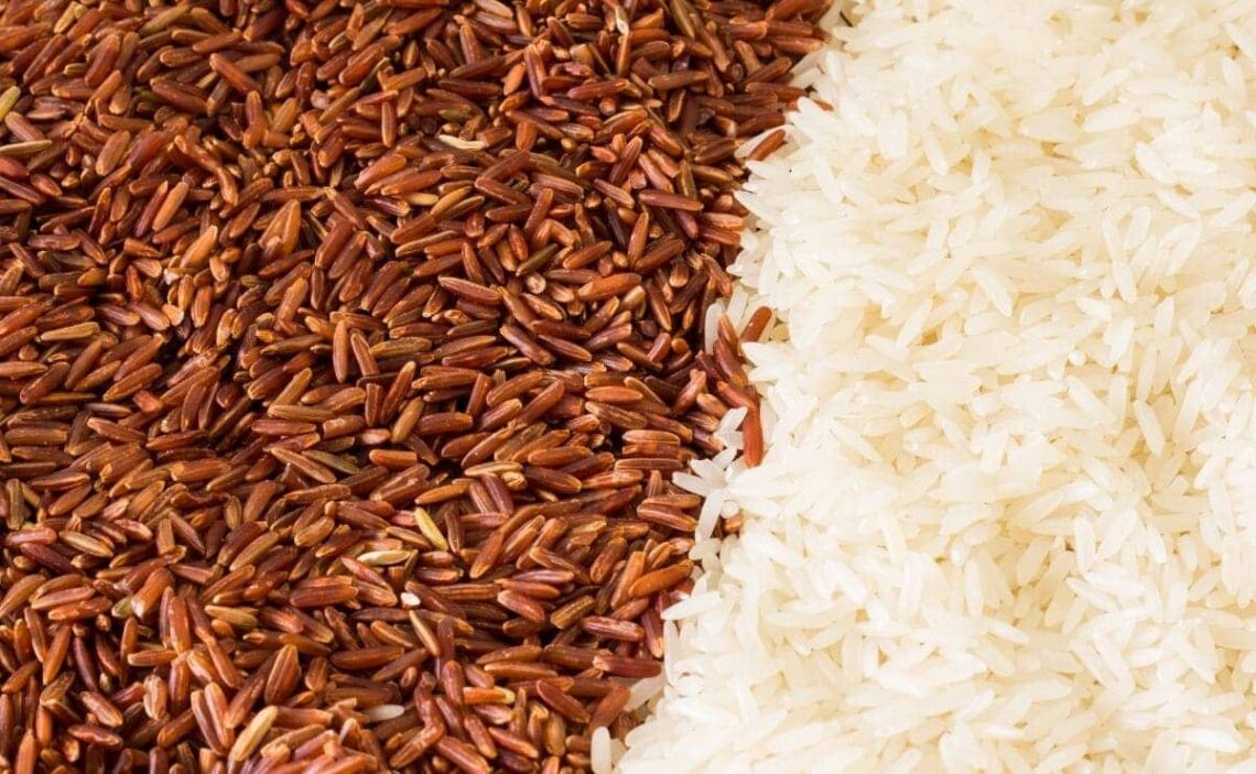 Hay varias diferencias entre el arroz blanco y el integral