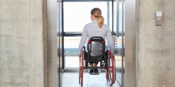 La Comunidad de Madrid lanzará ayudas para la instalación de ascensores y mejorar la accesibilidad