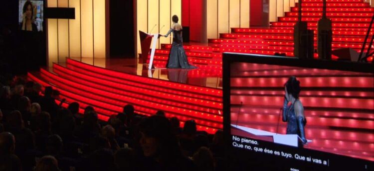 escenario teatro y tv con subtítulos