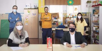 Fernando Giménez junto a Atención Autismo