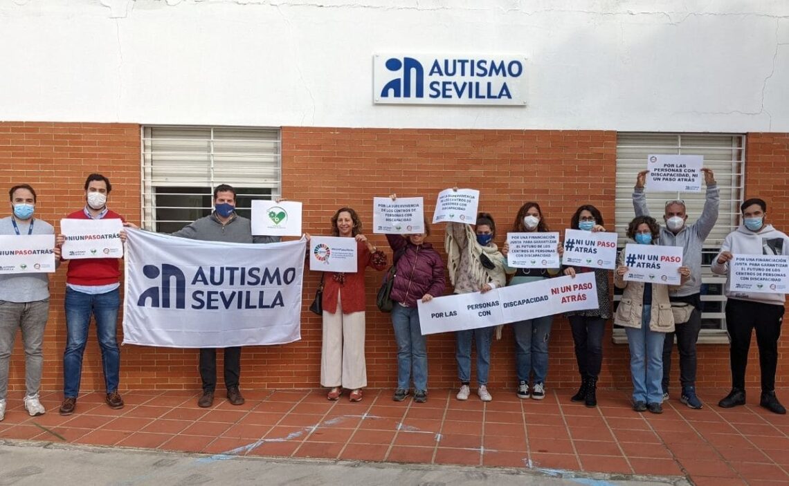 autismo Sevilla centros de discapacidad protesta Junta de Andalucia
