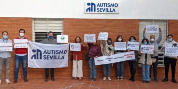 autismo Sevilla centros de discapacidad protesta Junta de Andalucia