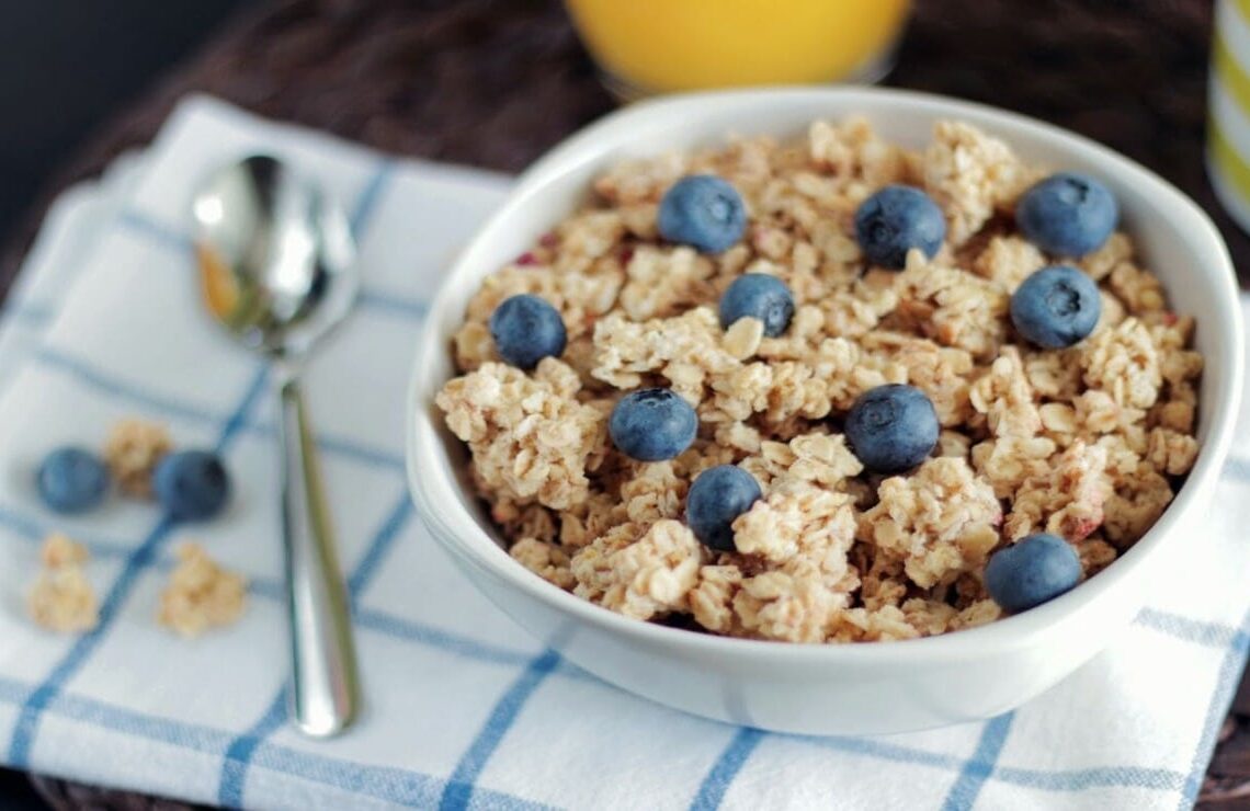 La avena en mascarillas en en la dieta diaria nutre la piel