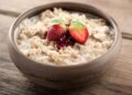 ¡Qué rico! Así se prepara un nutritivo desayuno con avena y batido vegetal
