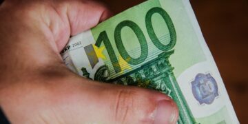 La Seguridad Social cuenta con una ayuda de 115 euros compatible con el Ingreso Mínimo Vital