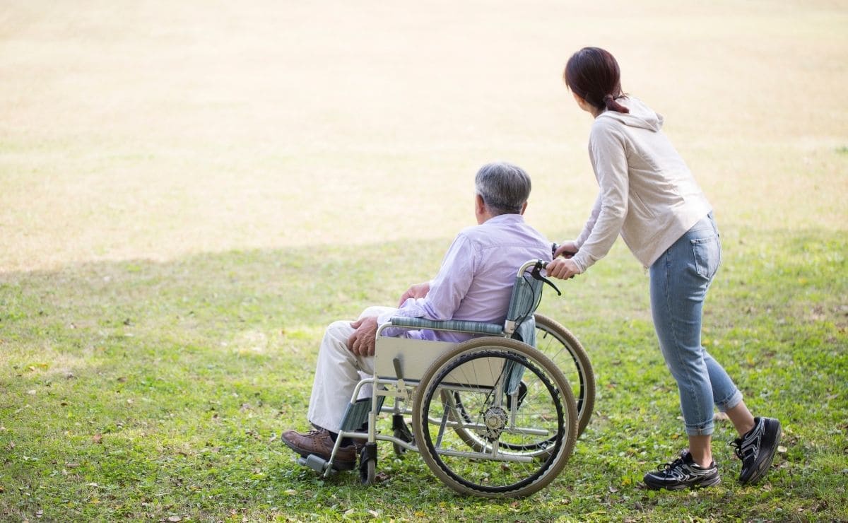 ayuda de asistencia personal en Andalucía para personas en situación de dependencia