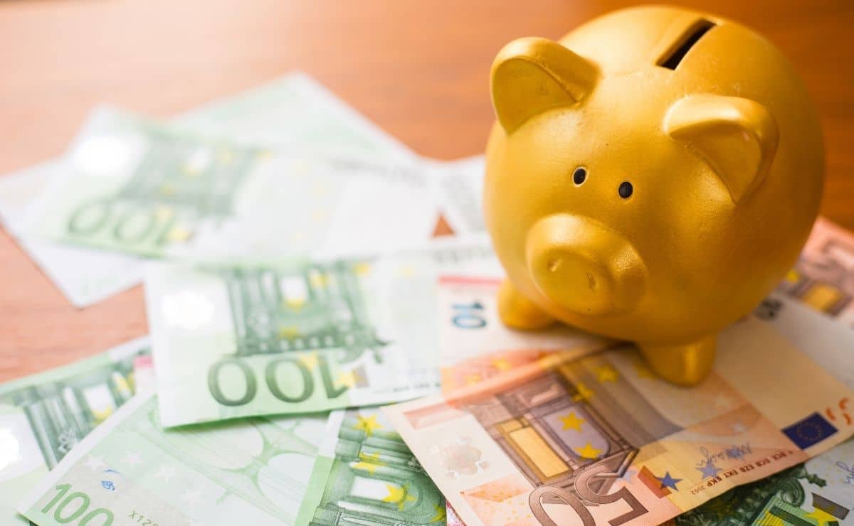 banco dinero paro prestación ayuda subsidio desempleo