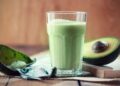 Batido de plátano y aguacate para reducir cintura