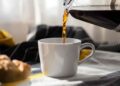 Este es el riesgo de beber café en ayunas, según los expertos