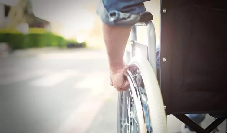 Discapacidad física, silla de ruedas
