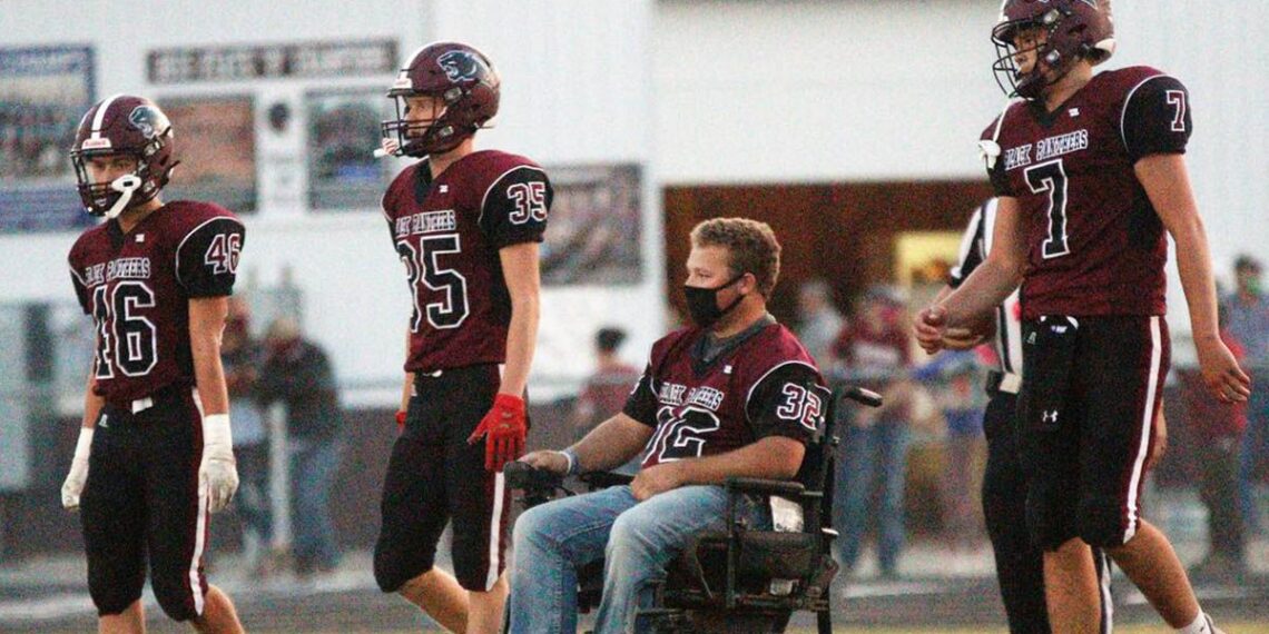 Brady Sprik, joven en silla de ruedas
