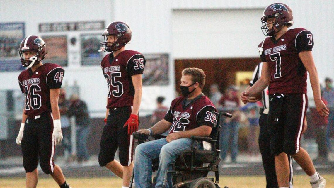 Brady Sprik, joven en silla de ruedas