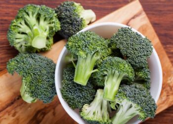 Estas son las contraindicaciones y los beneficios de comer verduras crudas