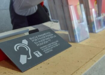 El Ayuntamiento de Córdoba instalará 20 bucles magnéticos para personas con problemas auditivos en espacios municipales