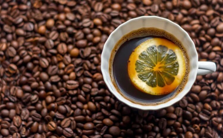 ¿Es realmente saludable tomar café con limón en ayunas para perder peso?