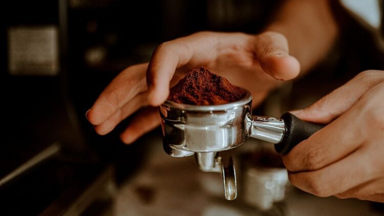 La cafetera perfecta De Longhi de Lidl con espumador incluido para los verdaderos amantes del café