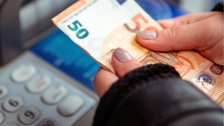 Cómo recuperar tu dinero si el cajero automático se queda tu efectivo