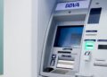 Cajero automático de BBVA que permite sacar dinero sin tarjeta