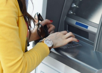 Hacienda y Agencia Tributaria establecen el limite de dinero en efectivo que se puede retirar en los cajeros automáticos