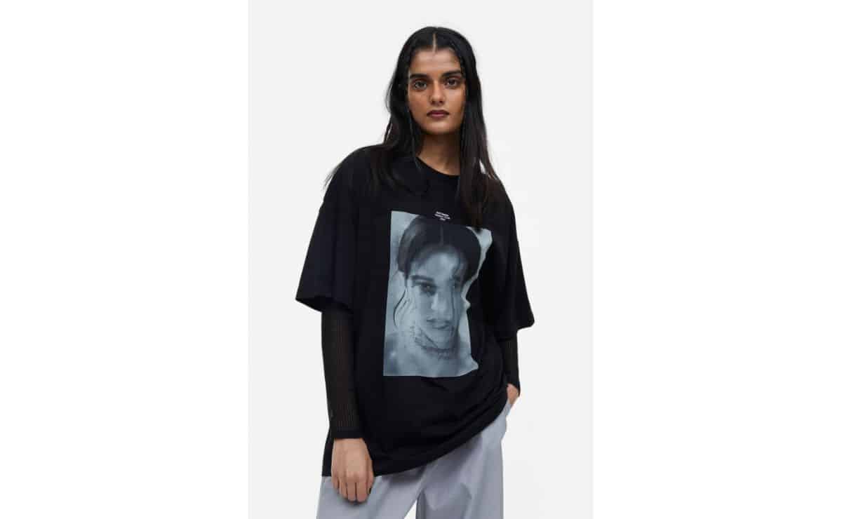 Camiseta oversize de la nueva colección de Rosalía para H&M