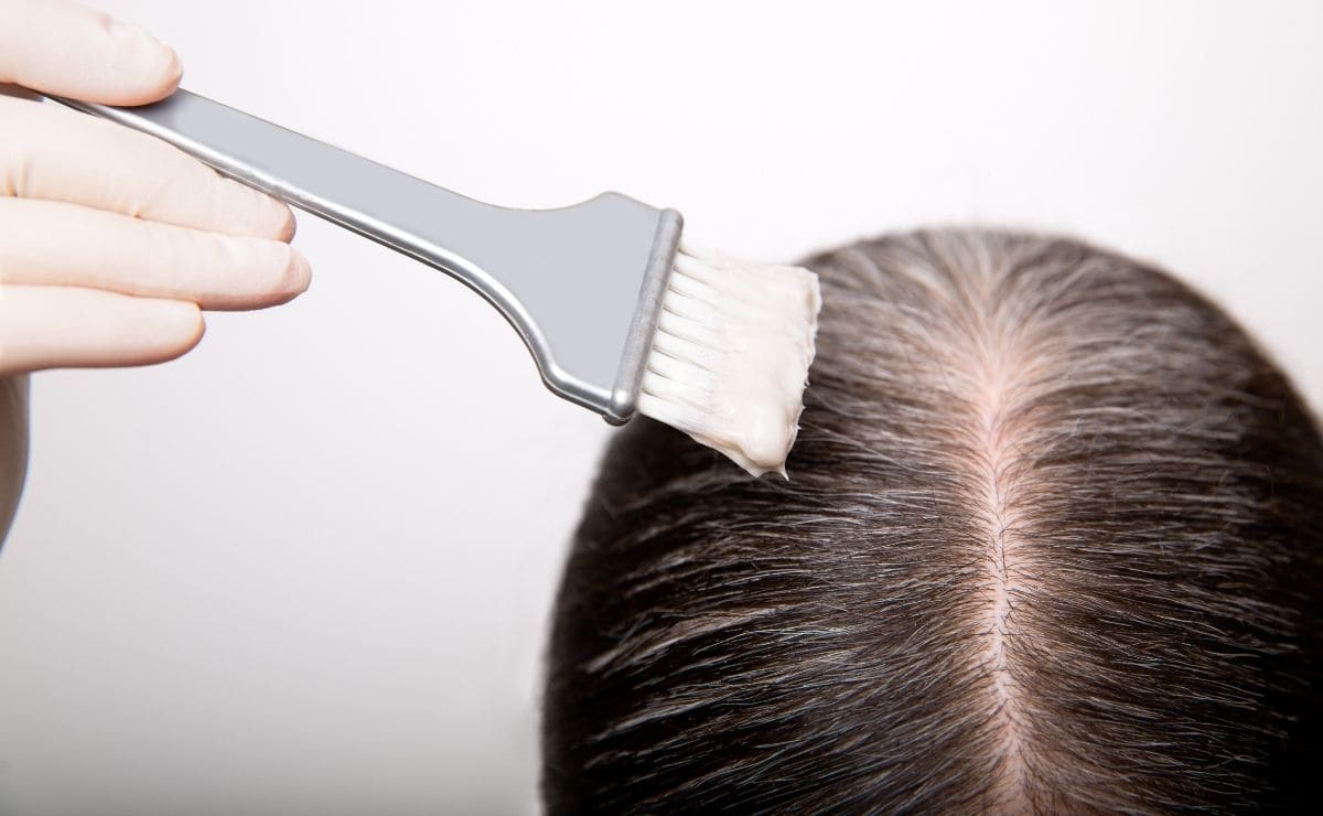 Truco con vinagre para eliminar las canas